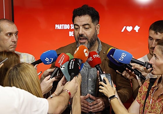 La crisis salta al PSN con la dimisión del número dos de la presidenta navarra