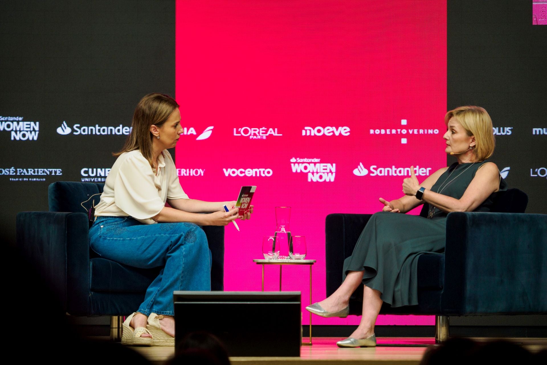 Ixone Díaz, redactora de Mujerhoy y coordinadora de Santander WomenNOW y Magdalena Skipper, directora de la revista Nature y directora editorial del portfolio Nature