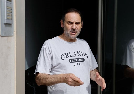 El exministro José Luis Ábalos, esta semana en su casa de Valencia tras el registro de la Guardia Civil.