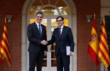 Sánchez e Illa disparan las especulaciones sobre los planes del presidente con una reunión bajo secreto