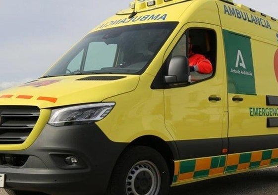 Una ambulancia del servicio de emergencia de Sevilla.