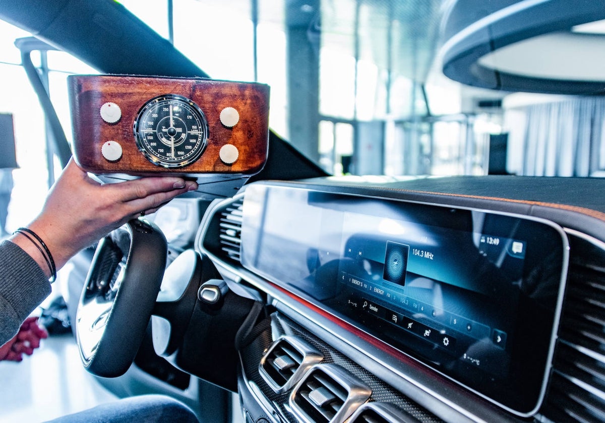 Yesterday and today, a hundred years of listening to car radio