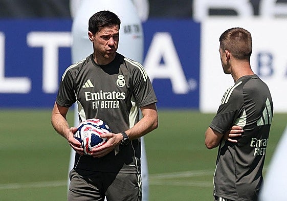 Xabi Alonso en el entrenamiento del Real Madrid
