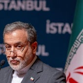 Abbas Araghchi, ministro de Exteriores de Irán, durante una rueda de prensa este domingo.