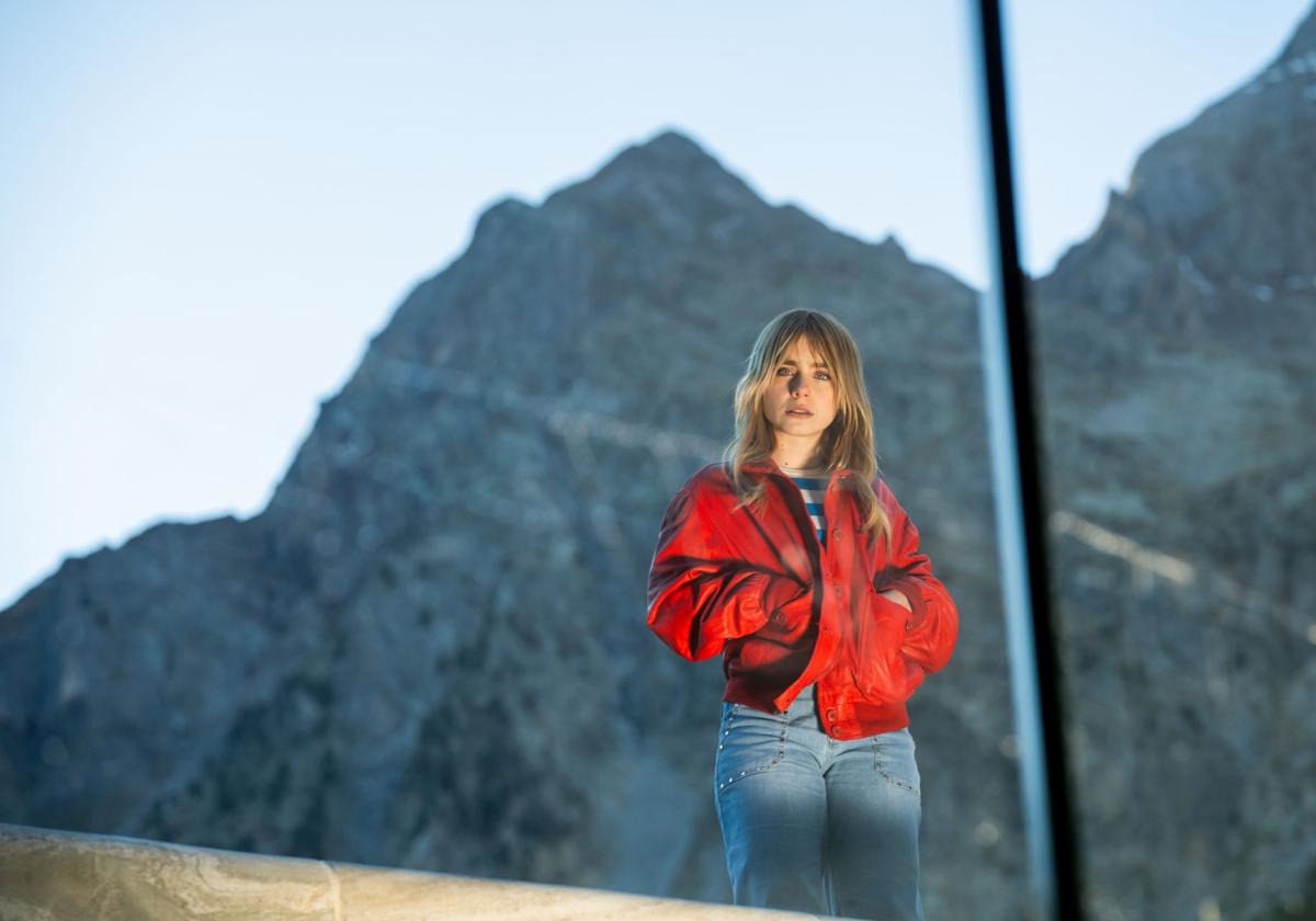 Clara Galle, como Amaia, en un fotograma de la ficción.