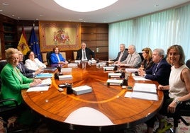 El pleno del Tribunal Constitucional, encabezado por Cándido Conde-Pumpido, en las deliberaciones sobre la legalidad de la amnistía.