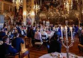 El monarca holandés se dirige a los invitados al Palacio Real.