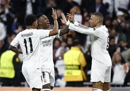 Rodrygo, Vinicius y Mbappé celebran uno de los cinco goles que el Real Madrid le endosó al Salzburgo en la Champions.