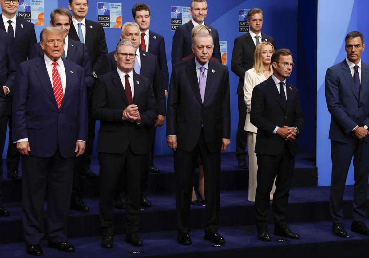 El presidente del Gobierno durante la foto de familia