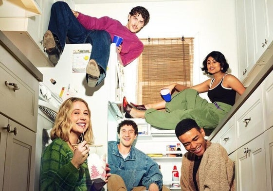 Imagen promocional de 'Adults'.