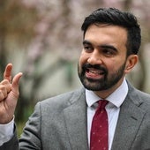 Zohran Mamdani tras su victoria en las primarias demócratas a la alcaldía de Nueva York.