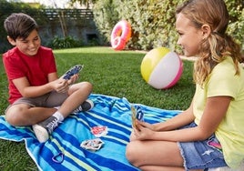 Te traemos la mejor versión del mítico UNO para jugar fuera o dentro de la piscina ¡y por menos de 15€!