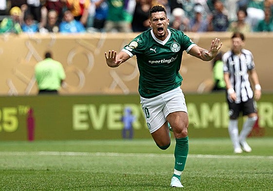 Paulinho celebra el gol de la victoria de Palmeiras.