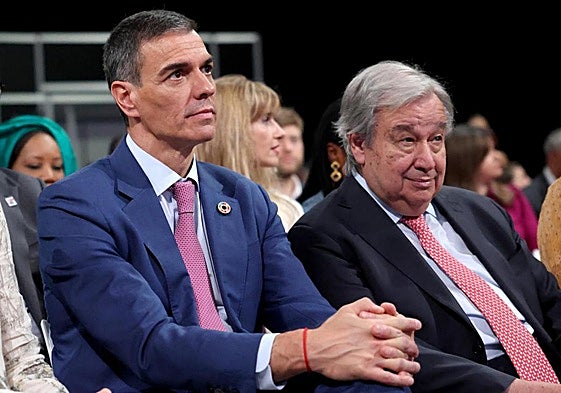 Pedro Sánchez y António Guterres, en la cumbre de la ONU en Sevilla.
