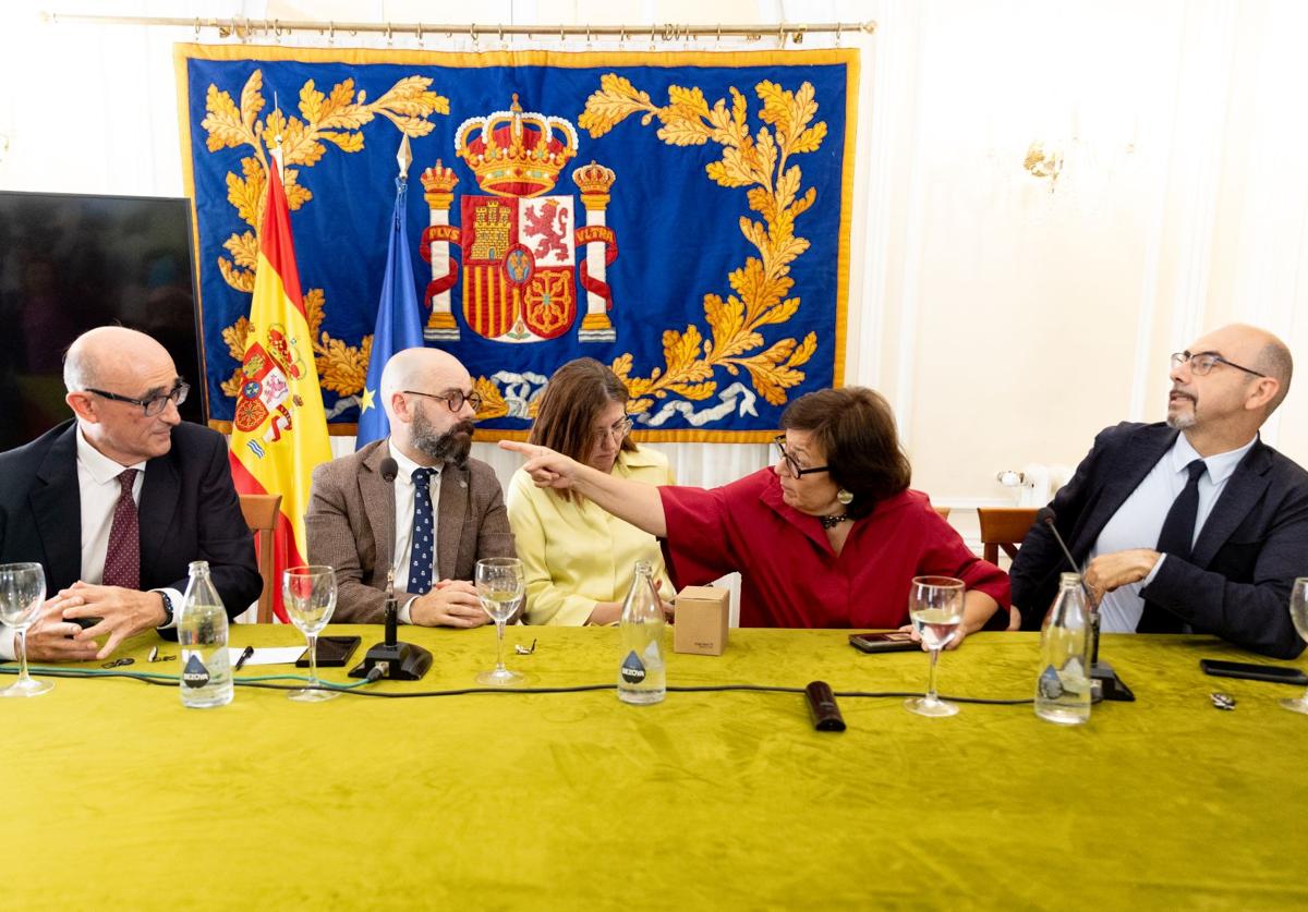 Representantes de las asociaciones de jueces y fiscales, este martes, en Madrid.