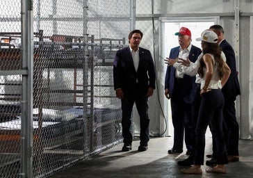 Trump inaugura 'Caimán Alcatraz', la prisión de Florida para encerrar a miles de inmigrantes