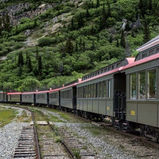 Ni el Orient Express ni el Transiberiano, el viaje en tren más esperado del verano une Jaca con Canfranc