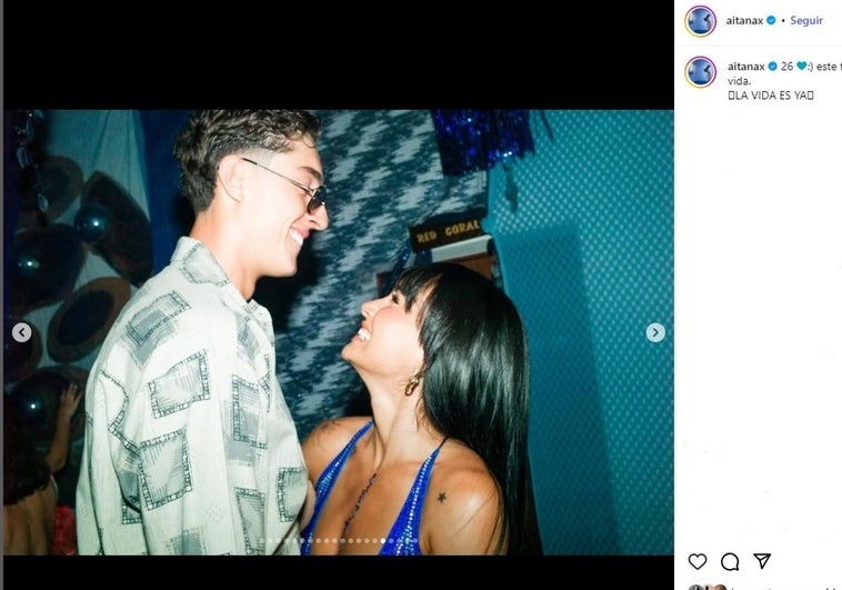 Aitana y Plex, el beso que confirma su noviazgo