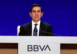 La venta de la filial británica del Sabadell al Santander fuerza a BBVA a mejorar la opa