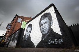 Un mural dedicado a Oasis en Manchester