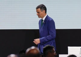 El presidente del gobierno de España, Pedro Sánchez, interviene durante la clausura de la IV Conferencia de la ONU sobre Financiación al Desarrollo este jueves en Sevilla