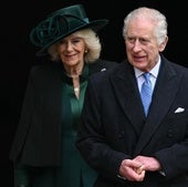 El rey Carlos III con su esposa, Camila.