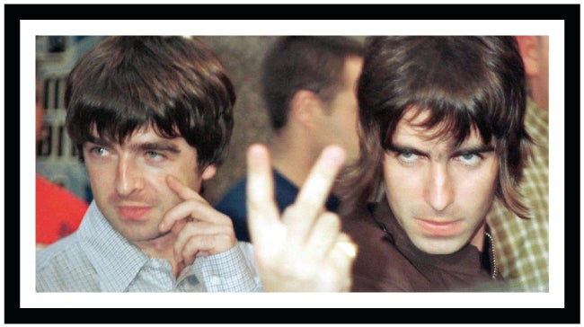 En toda una declaración de intenciones, abrían el primer disco con 'Rock n' Roll Star' y consiguieron serlo. Mucho tiempo antes, ¿en qué orden llegaron al mundo Liam y Noel Gallagher?