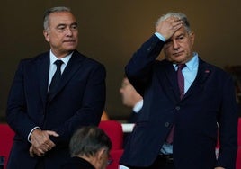 Joan Laporta, presidente del Barça, junto al vicepresidente deportivo de la entidad azulgrana, Rafael Yuste.