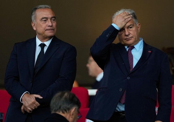 Joan Laporta, presidente del Barça, junto al vicepresidente deportivo de la entidad azulgrana, Rafael Yuste.