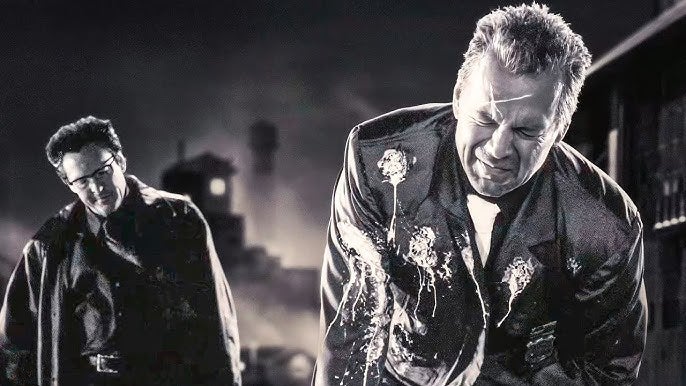 Imagen secundaria 1 - En la imagen superior, Michael Madsen en una escena de la película 'Reservoir Dogs'; debajo, en la cinta 'Sin City' junto al actor Bruce Willis y, por último, en su papel en 'Kill Bill'.