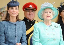 La joya favorita de la reina Isabel que no se atreve a llevar Kate Middleton: perlas, diamantes y un regalo muy caro