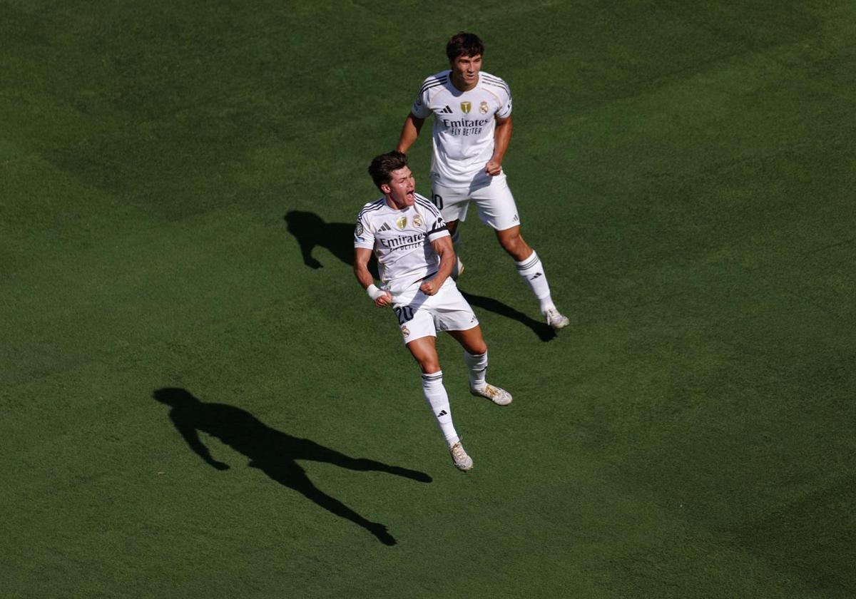 Fran García y Gonzalo celebran el gol del primero al Dortmund.