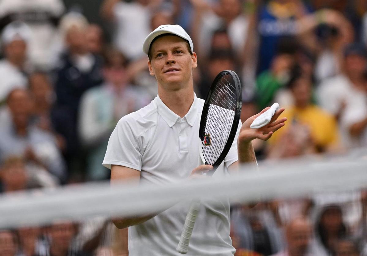 Jannik Sinner celebrates his victory over Pedro Martínez.
