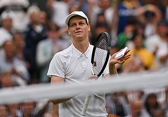 Jannik Sinner celebra su victoria ante Pedro Martínez.