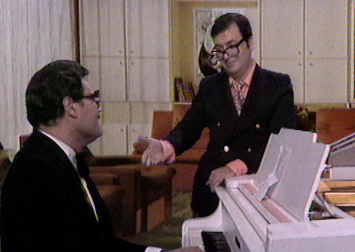 Imagen secundaria 1 - Waldo de los Ríos junto a su mujer, la actriz Isabel Pisano, y Chicho Ibáñez Serrador, para quien compuso la música de 'La residencia' y '¿Quién puede matar a un niño?'.