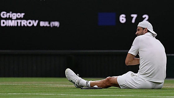 Sinner se salva de caer en Wimbledon por una lesión de Dimitrov