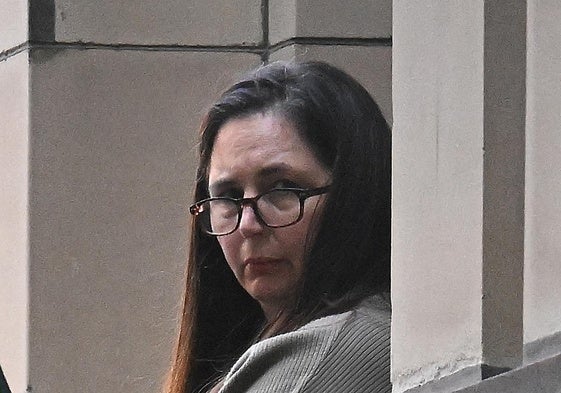 Erin Patterson en las afueras del juzgado.