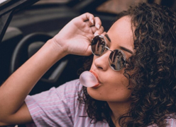 Riesgos y beneficios de mascar chicle: previene las caries, mejora tu concentración y es bueno para tu cerebro
