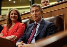 Feijóo junto a Ester Muñoz en su estrenos como portavoz del PP en el Congreso.