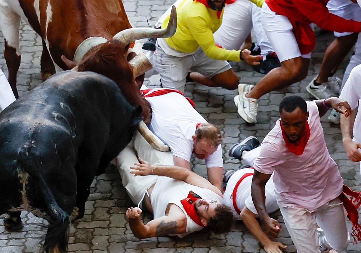 Momentos de peligro en el encierro de los Cebada Gago.