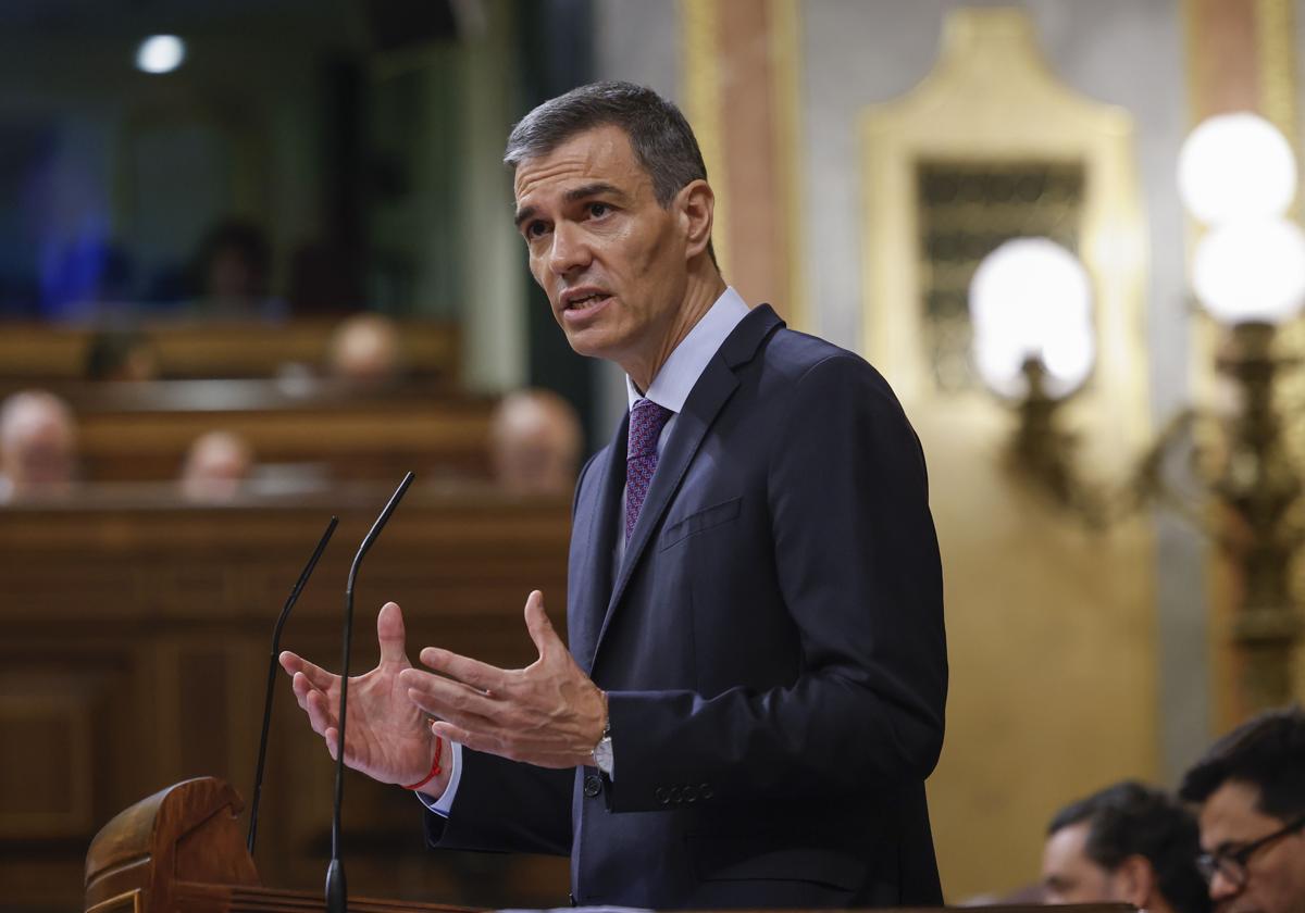 The President of the Government, Pedro Sánchez, speaks at the plenary session of the Congress of Deputies this Wednesday.