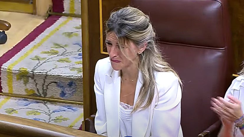 Díaz rompe a llorar al recordar Sánchez a su padre, fallecido anoche