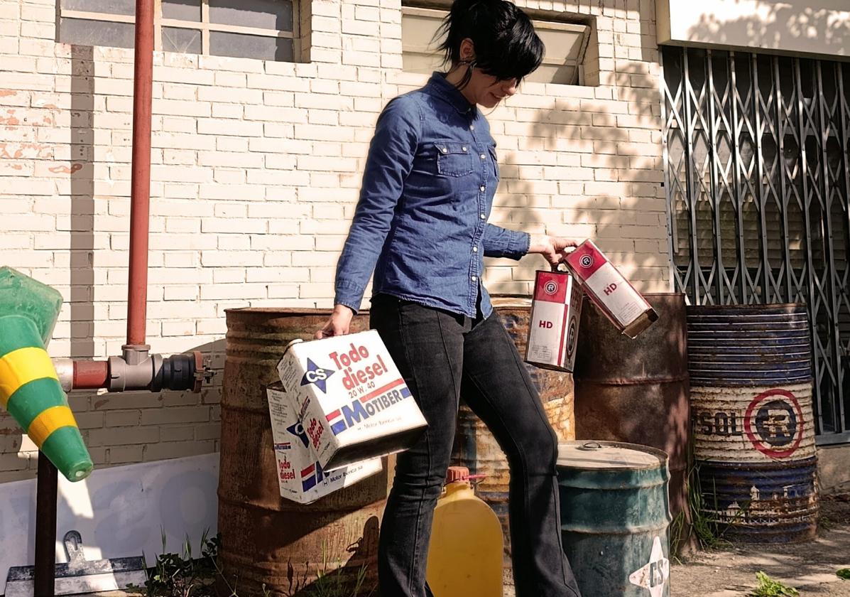 Beatriz Anta, de 41 años, va a devolver a la vida a la gasolinera de Villanueva de Alcorón.