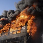 Los incendios ocasionados por el bombardeo nocturno continuaban por la mañana en Kiev.
