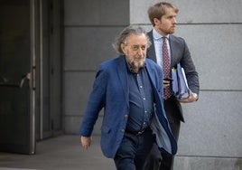El condenado a 80 años de cárcel como cerebro del 'caso Nummaria', Fernando Peña, llega a la Audiencia Nacional.