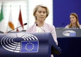 La presidenta de la Comisión Europea, Ursula von der Leyen, durante su discurso en el debate de la moción de censura, el lunes.