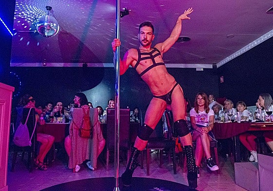 Gorka Antón, durante su espectáculo en La Tramoya de Bilbao