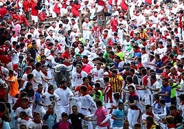 El sexto encierro de San Fermín 2025, en imágenes