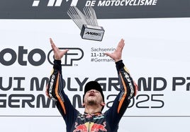 Deniz Öncü, en el podio de Sachsenring.