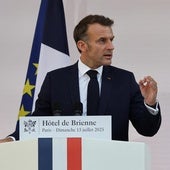 El presidente francés, Emmanuel Macron, durante su discurso de este domingo en el Hotel de Brienne, en París.